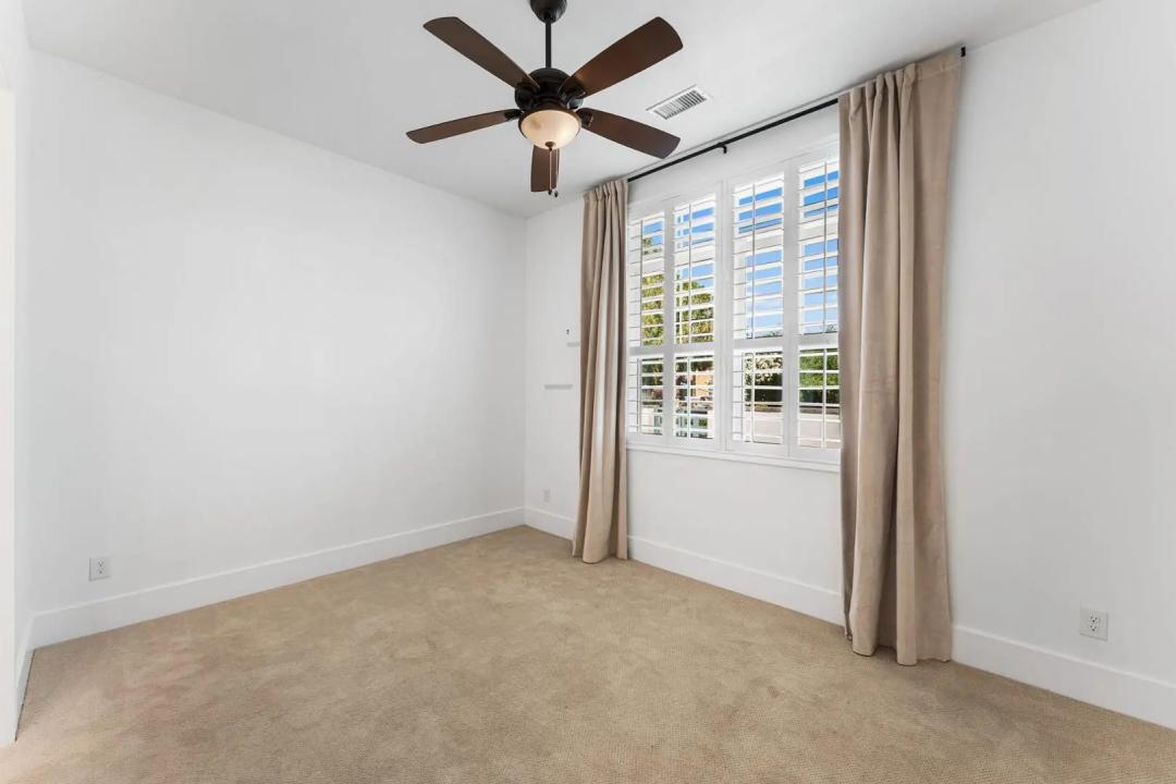 Real Estate Picture 23