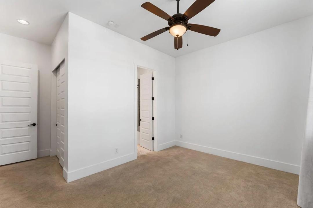 Real Estate Picture 24