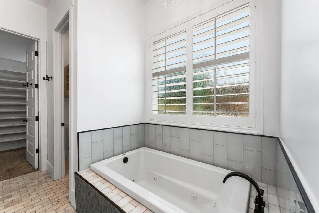 Real Estate Picture 32