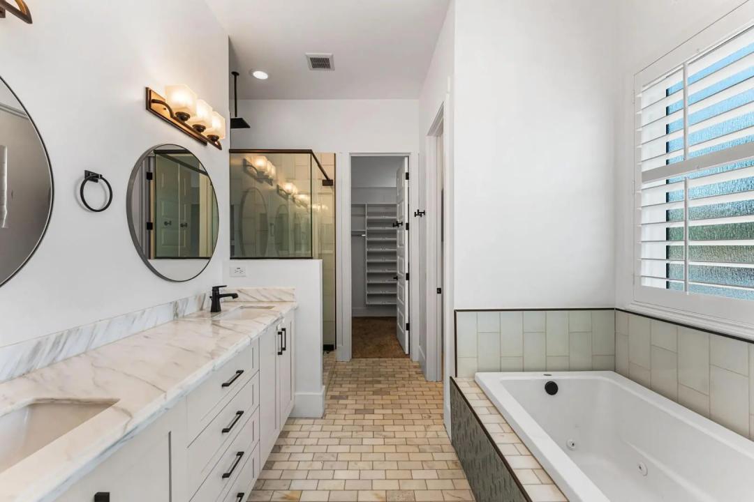 Real Estate Picture 36