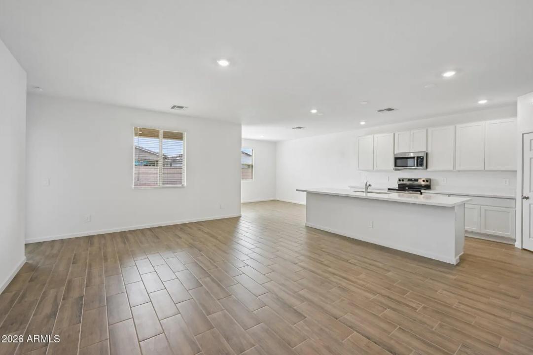 Real Estate Picture 7