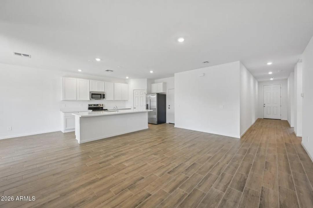 Real Estate Picture 8