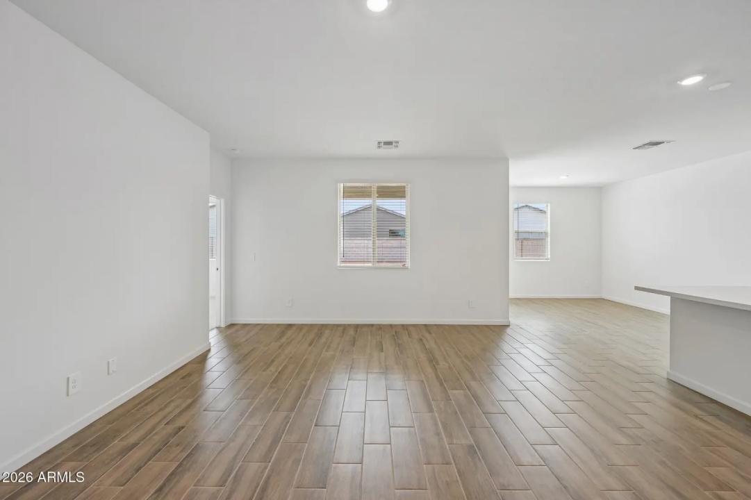 Real Estate Picture 9