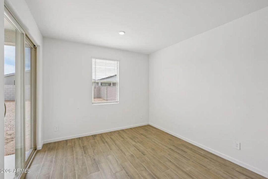 Real Estate Picture 12