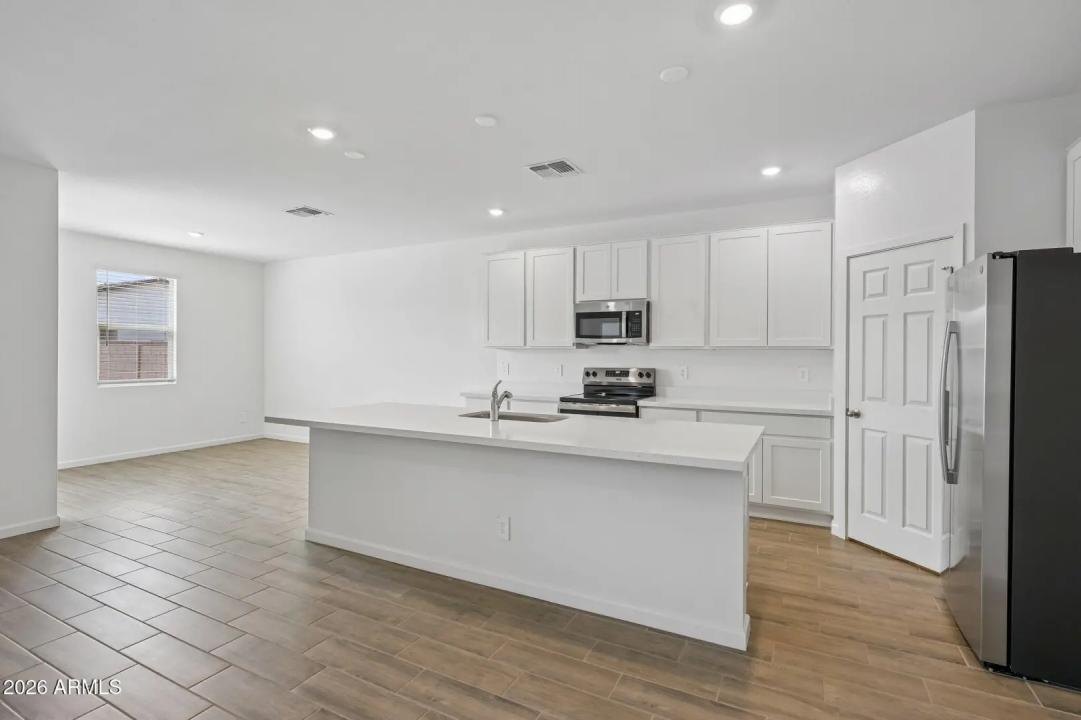 Real Estate Picture 14