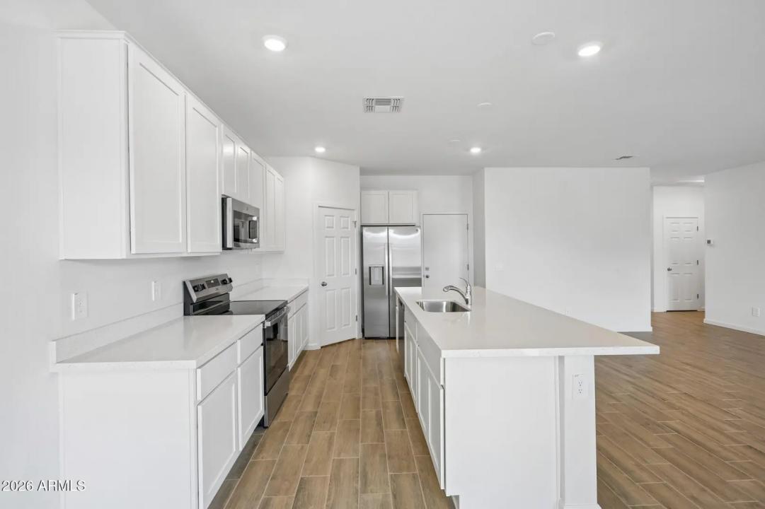 Real Estate Picture 17