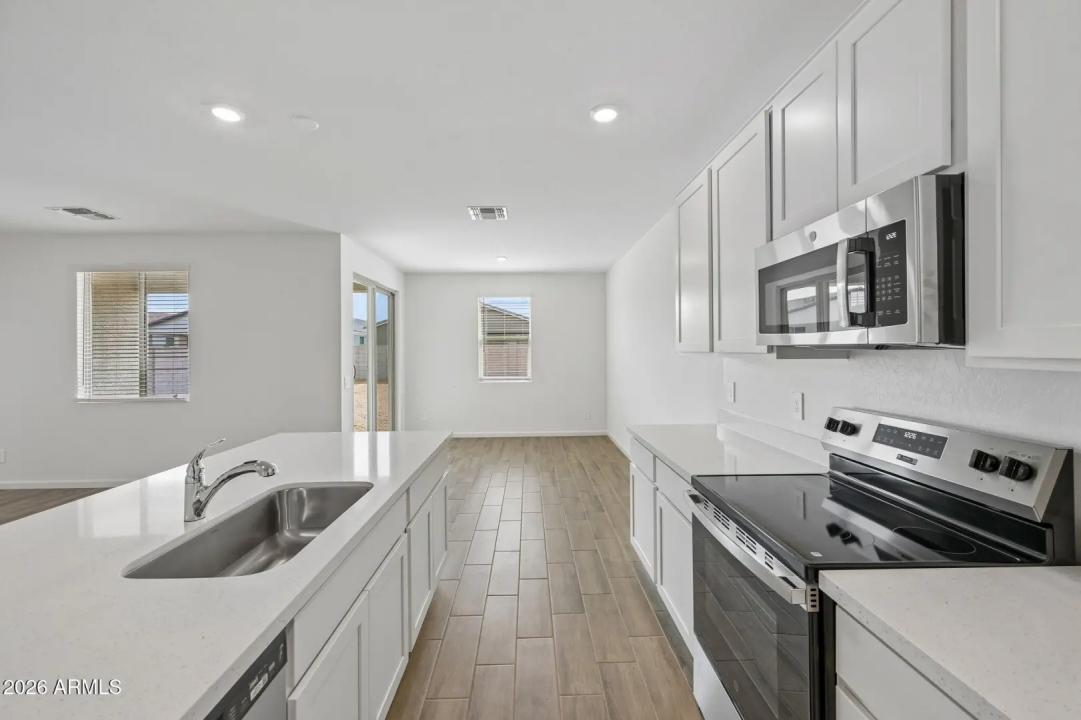 Real Estate Picture 18