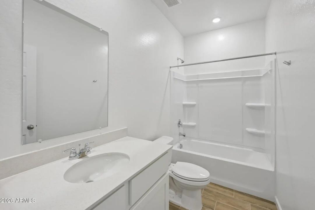 Real Estate Picture 22