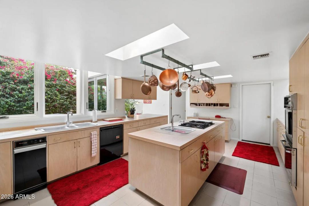 Real Estate Picture 16