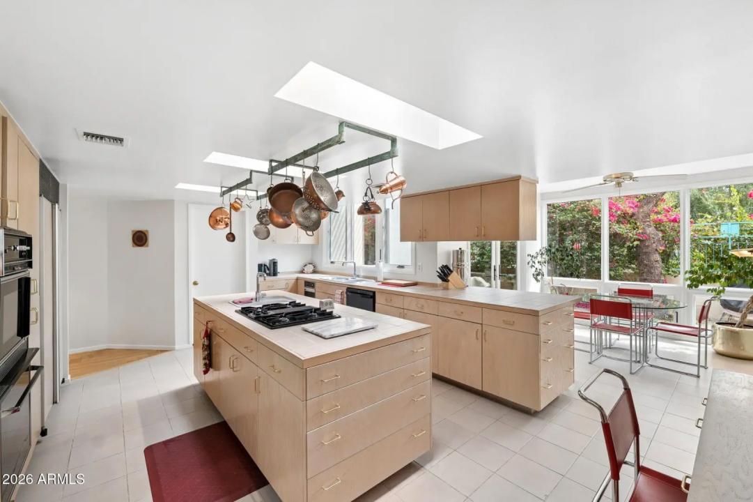 Real Estate Picture 18