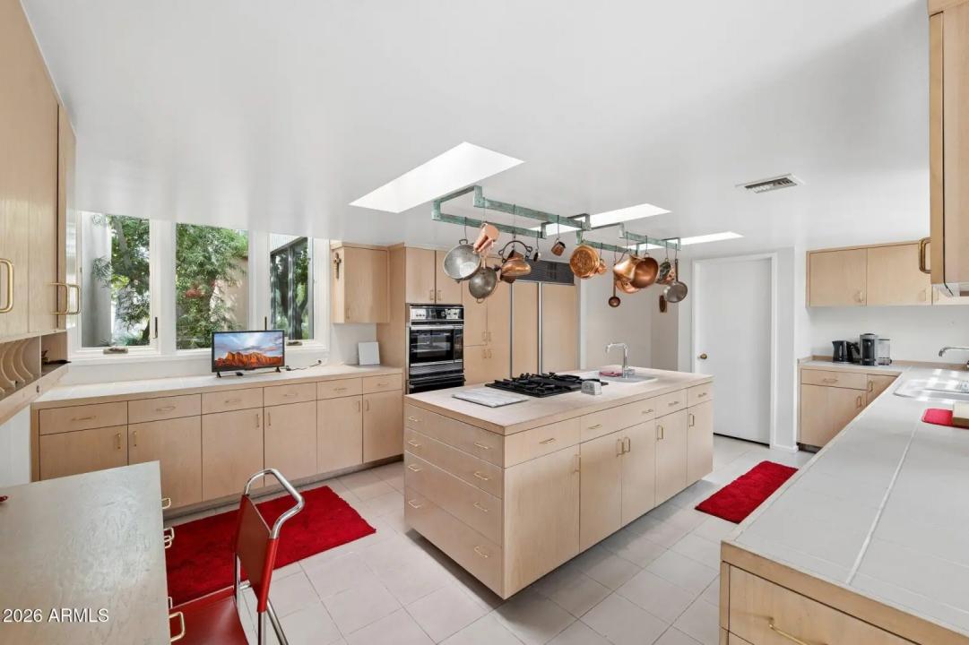 Real Estate Picture 19