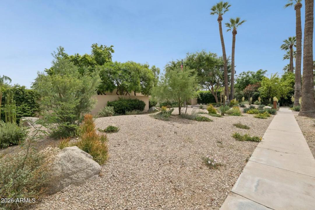 Real Estate Picture 3