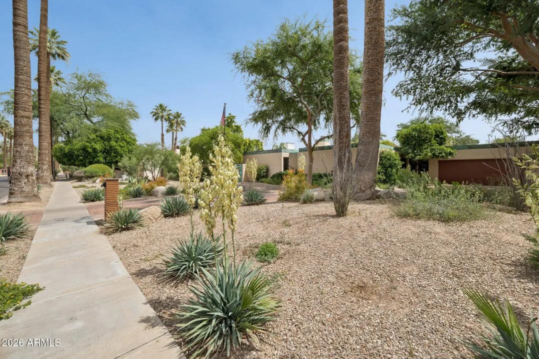 Real Estate Picture 4