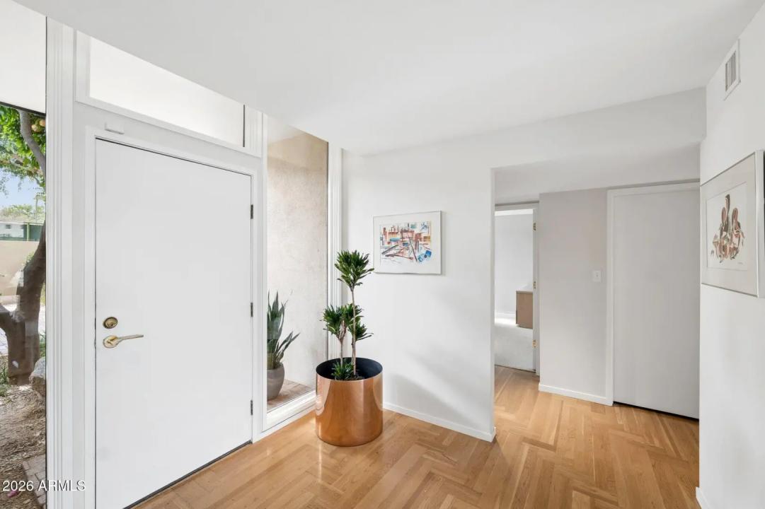 Real Estate Picture 7