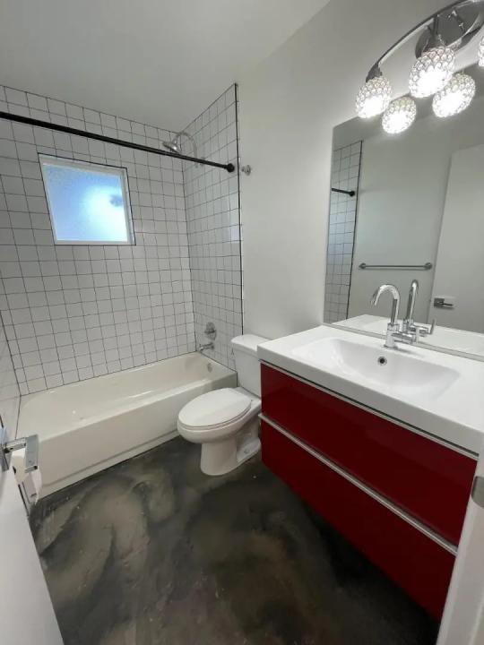 Real Estate Picture 7