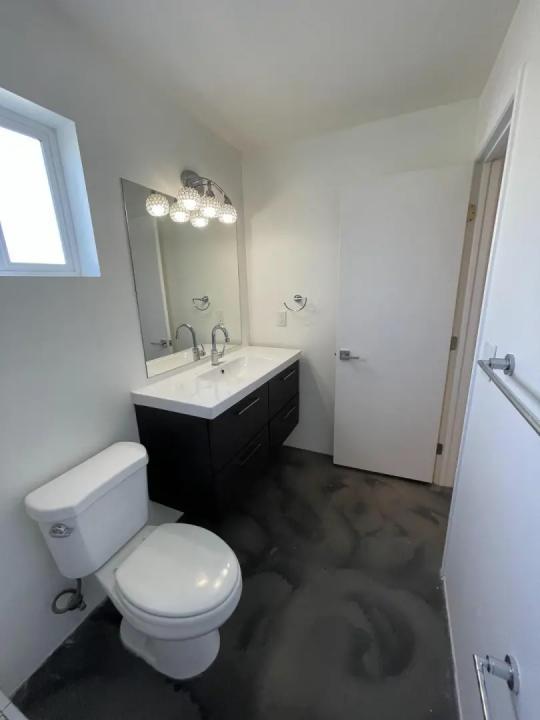 Real Estate Picture 8