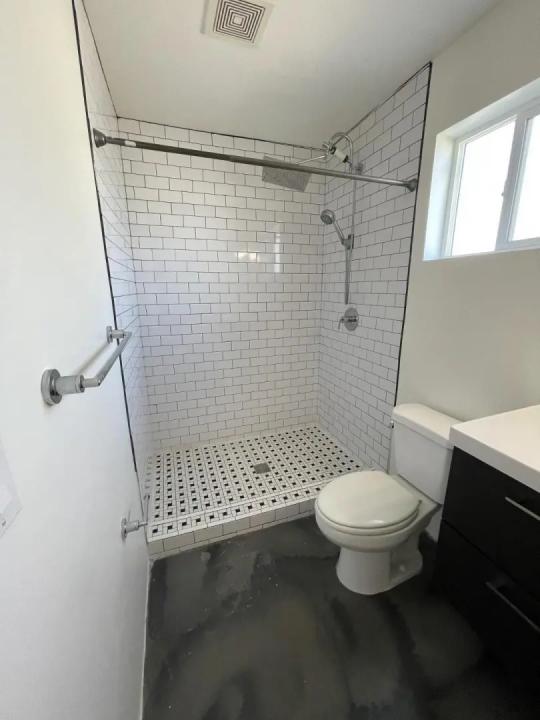 Real Estate Picture 9