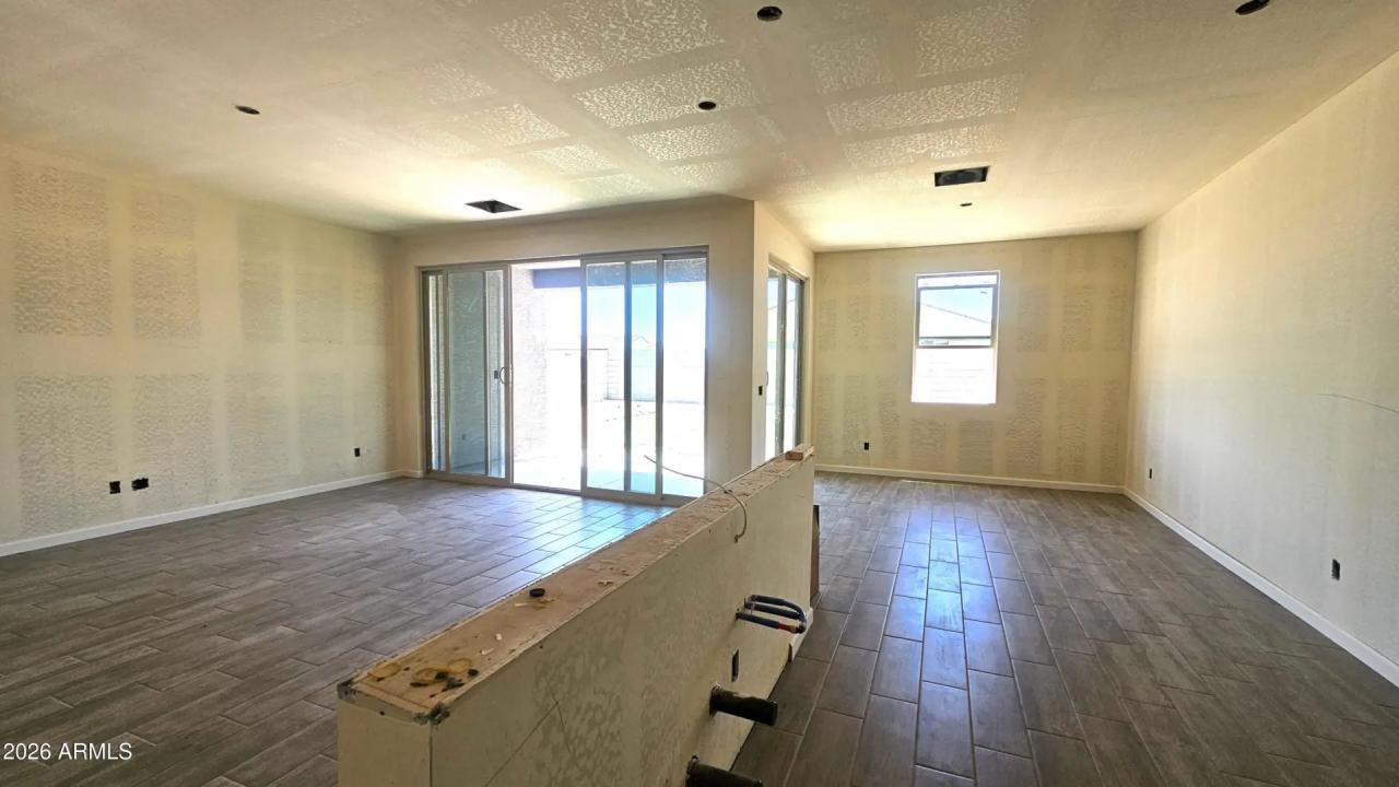 Real Estate Picture 4
