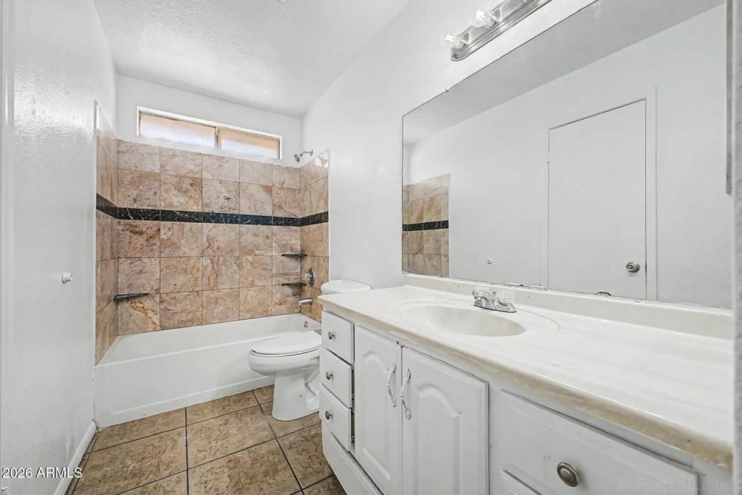 Real Estate Picture 12