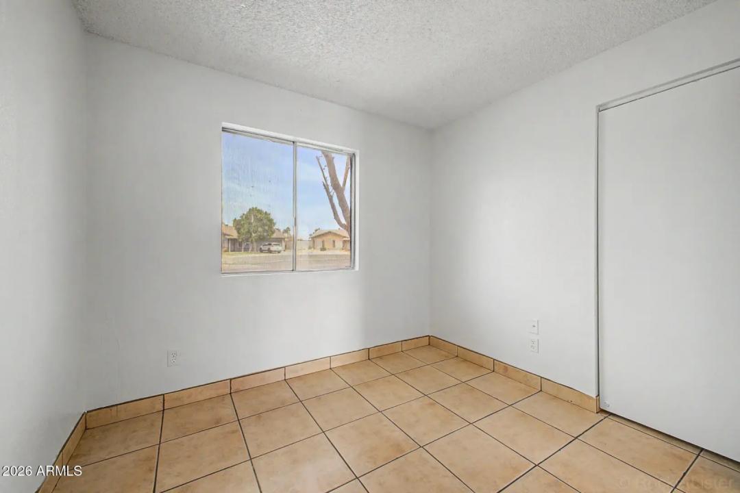 Real Estate Picture 14