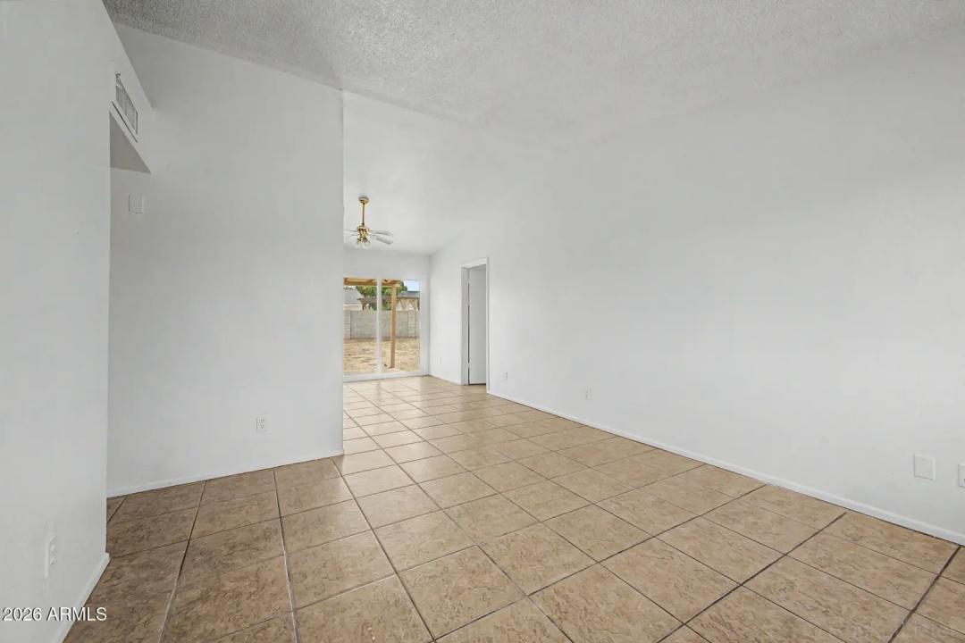 Real Estate Picture 4