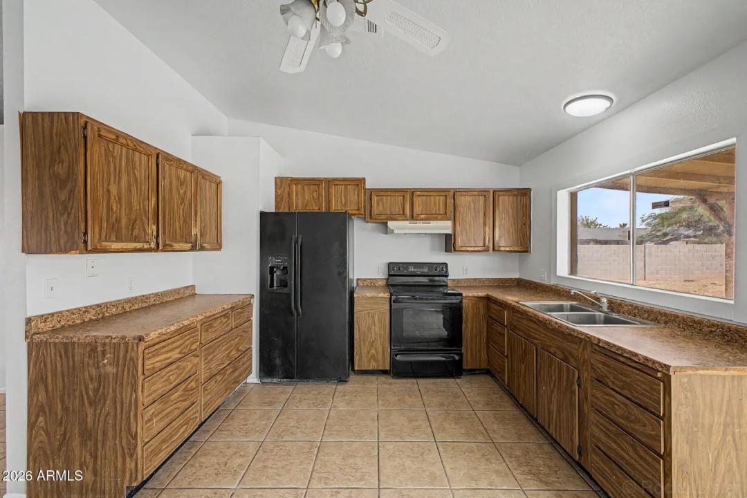 Real Estate Picture 7