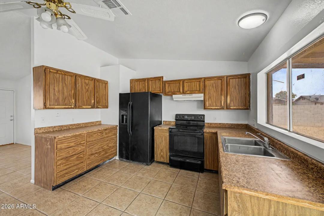 Real Estate Picture 8