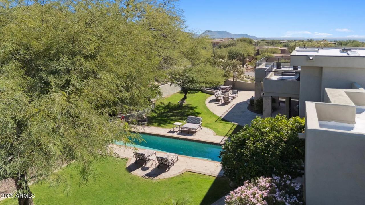 Real Estate Picture 11