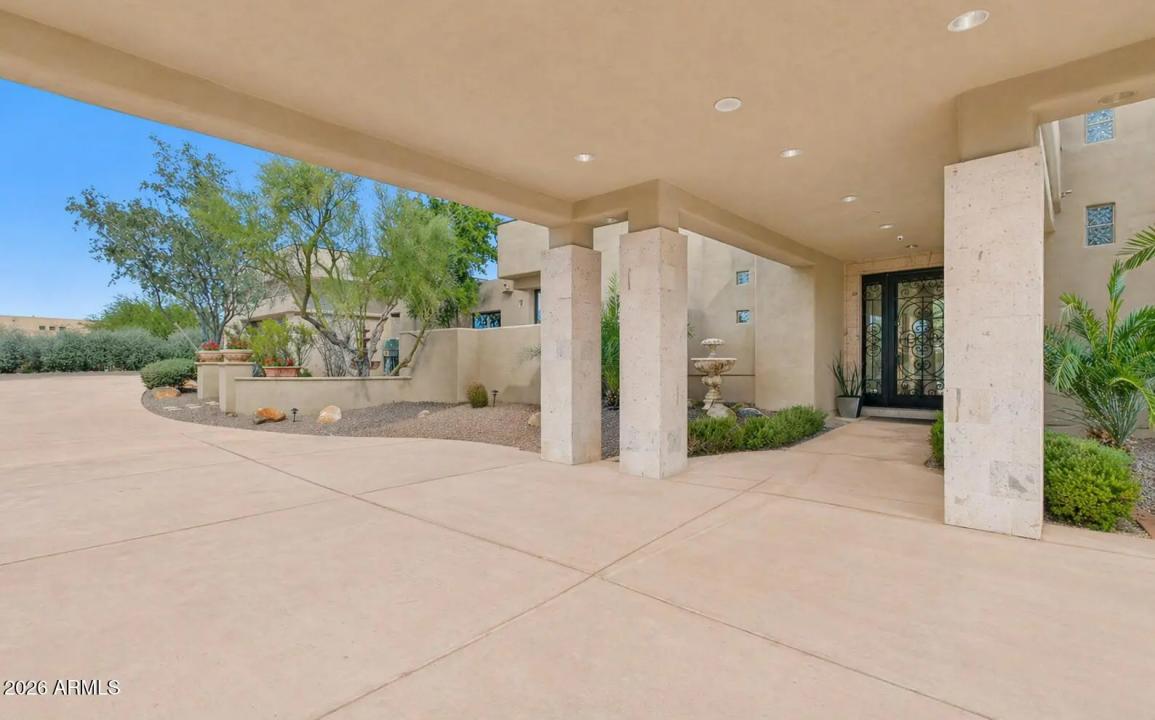 Real Estate Picture 4