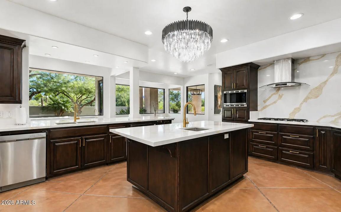 Real Estate Picture 14