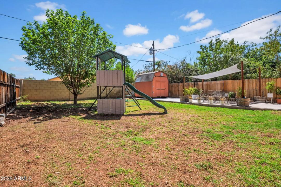 Real Estate Picture 24