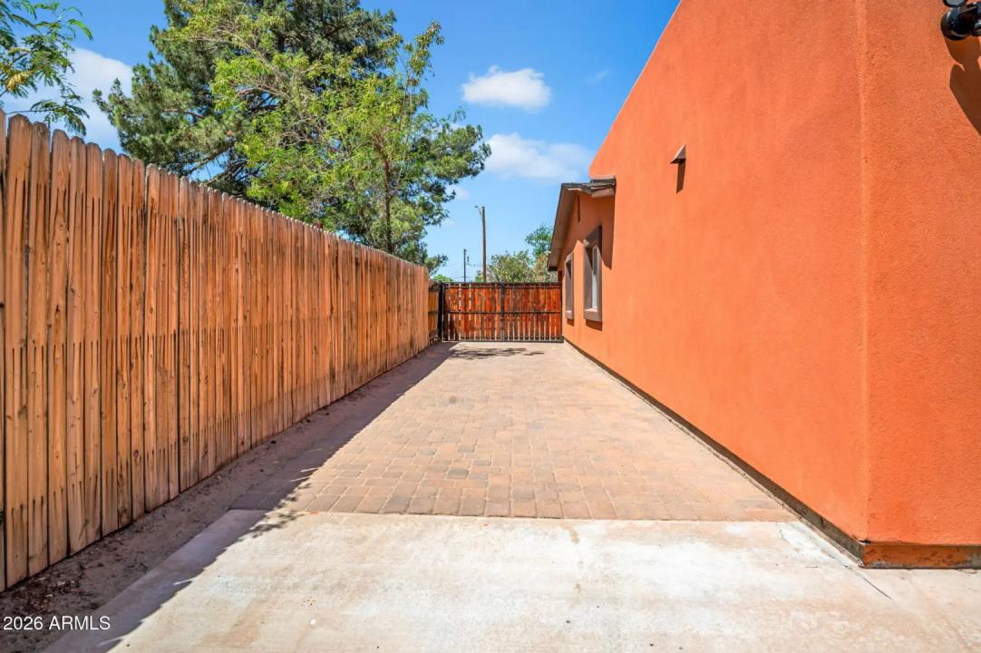 Real Estate Picture 29