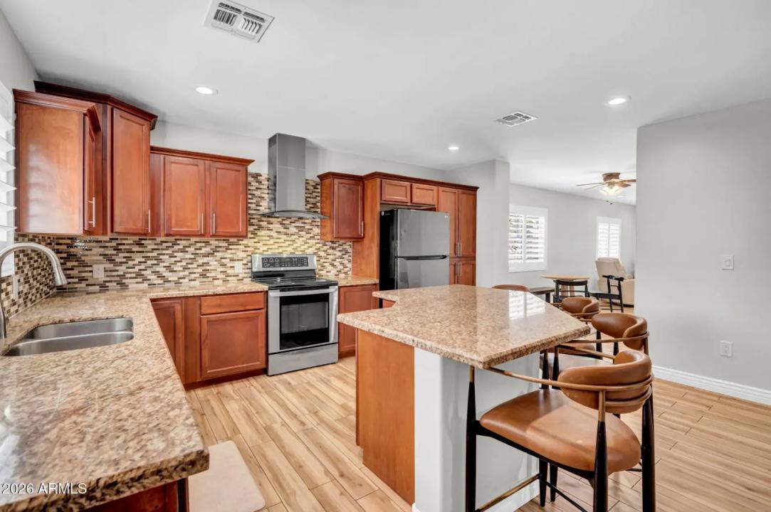 Real Estate Picture 11