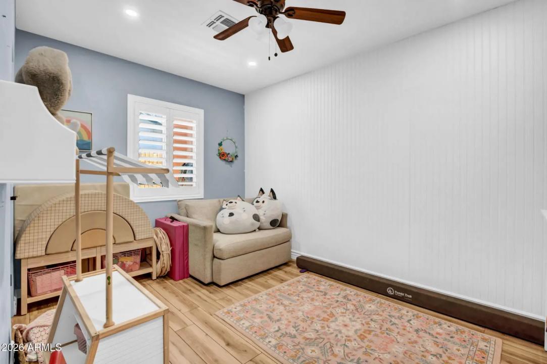 Real Estate Picture 22