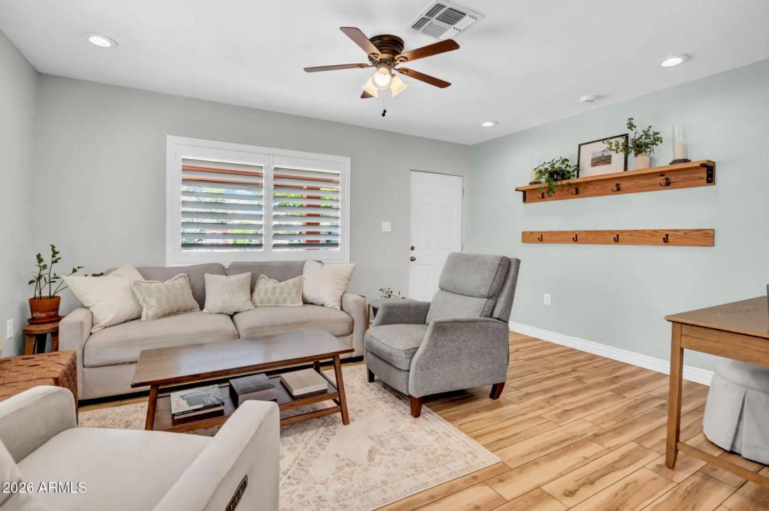 Real Estate Picture 5