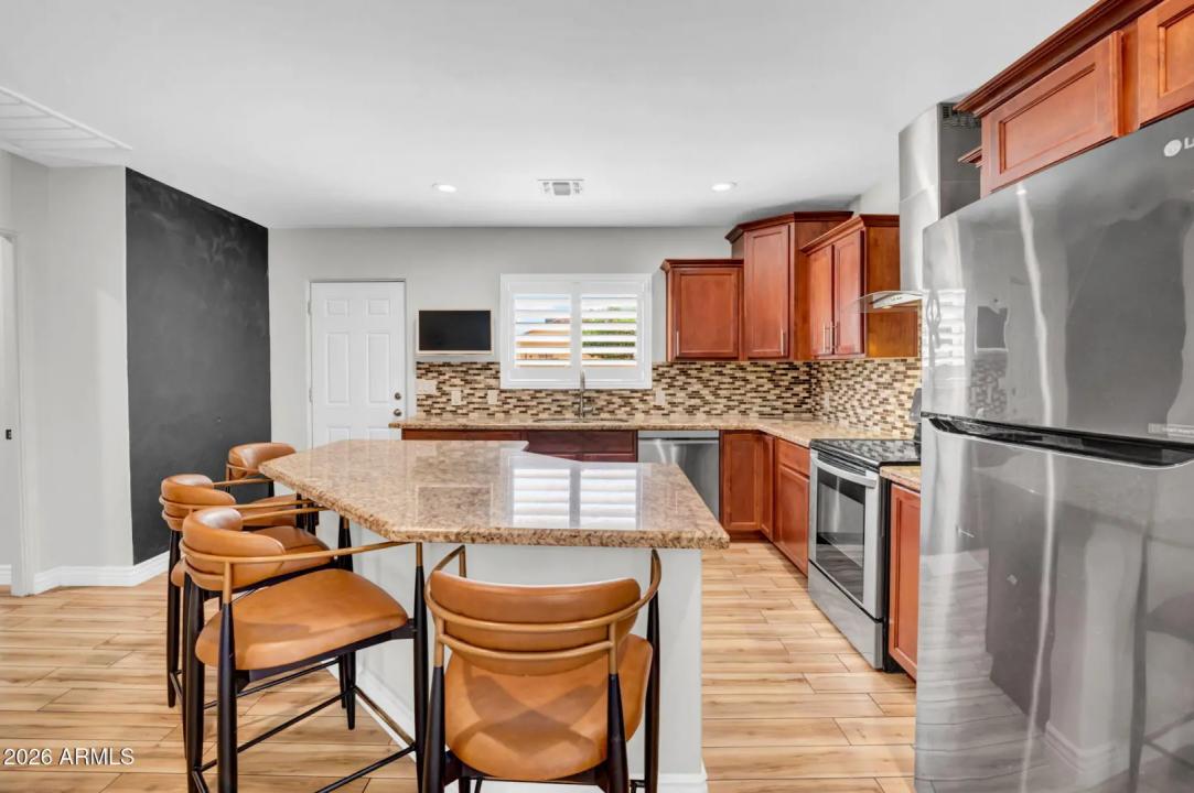 Real Estate Picture 14