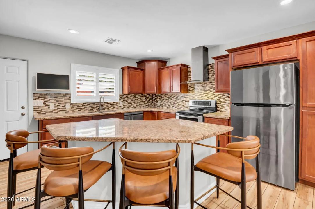 Real Estate Picture 13