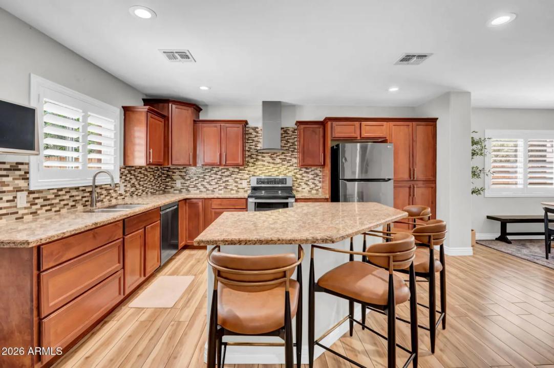 Real Estate Picture 12
