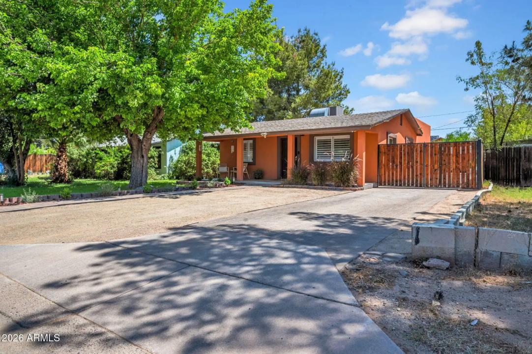 Real Estate Picture 3