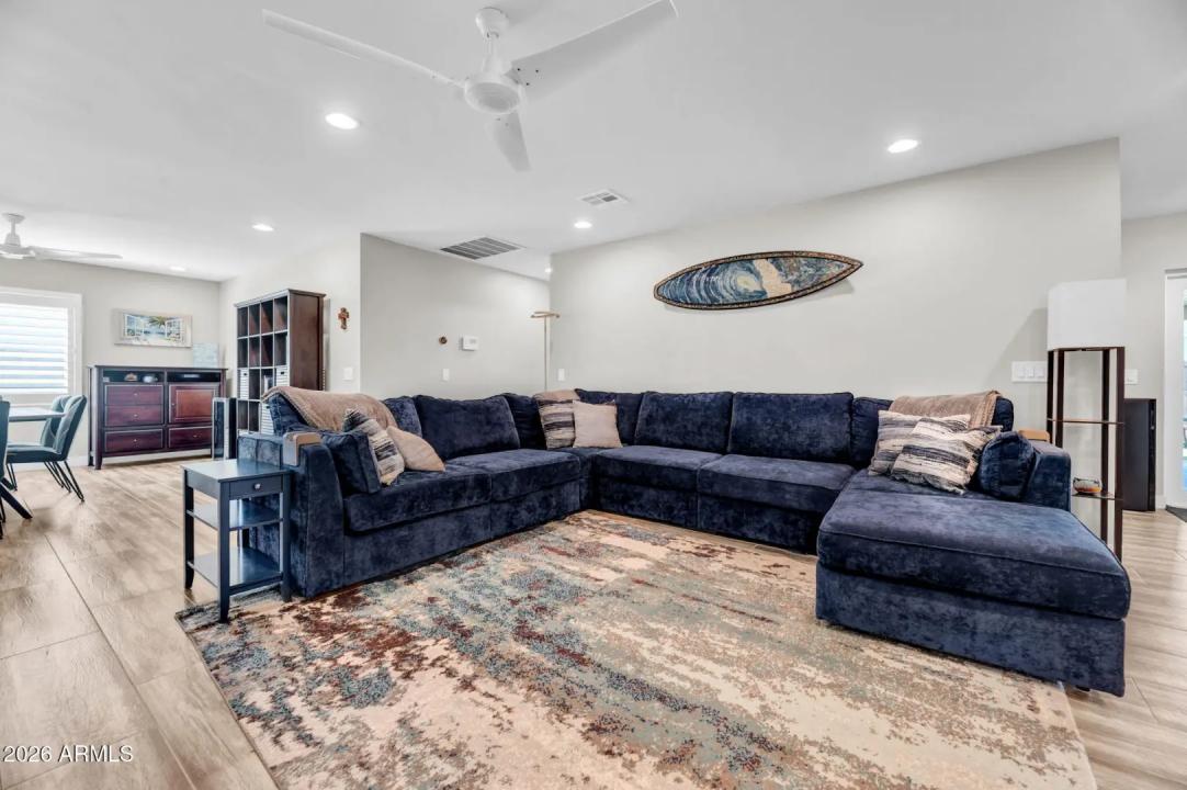 Real Estate Picture 4