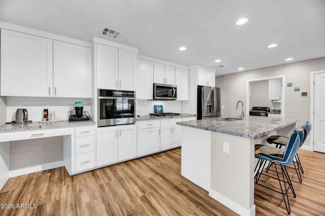 Real Estate Picture 7