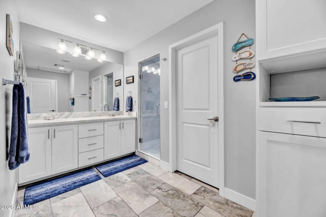 Real Estate Picture 11