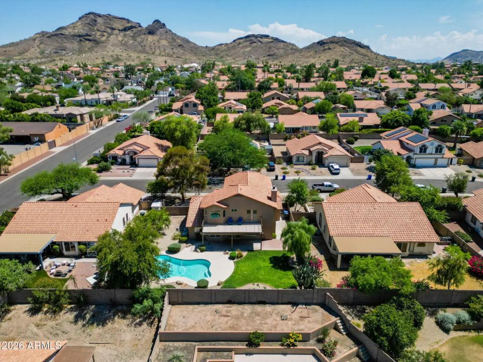 Real Estate Picture 3