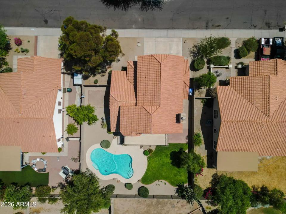 Real Estate Picture 4