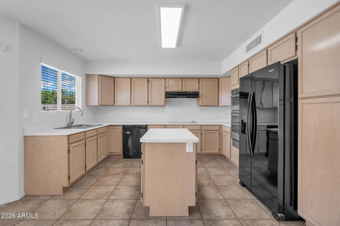 Real Estate Picture 11