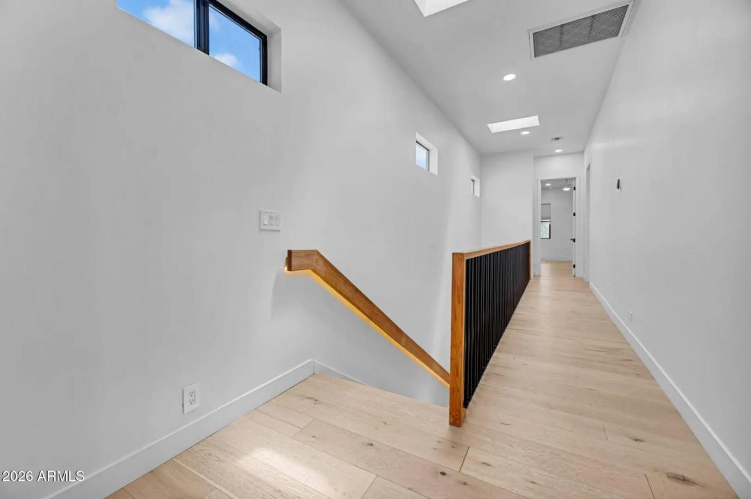 Real Estate Picture 22