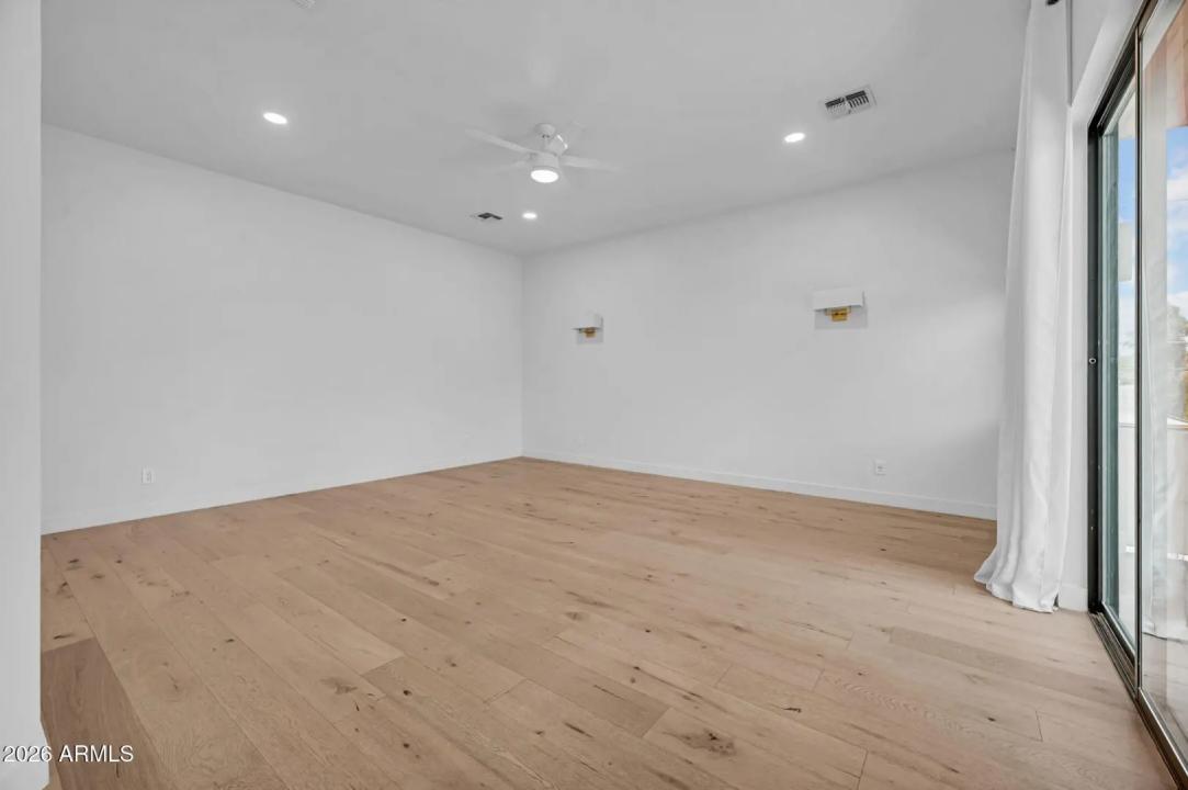 Real Estate Picture 24