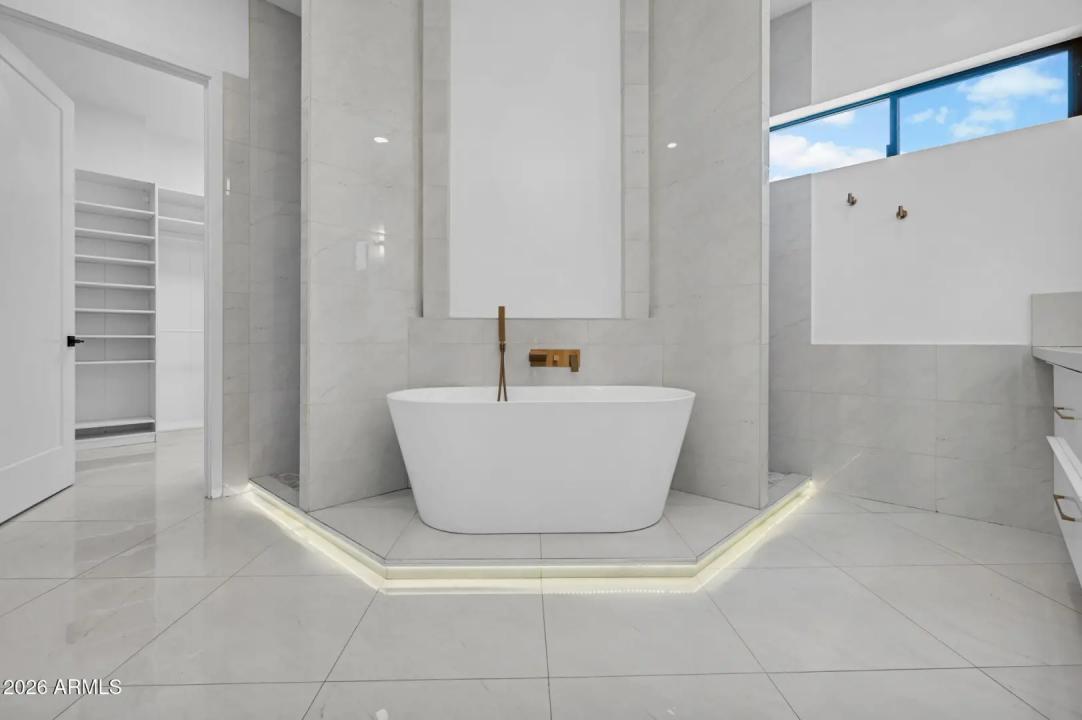 Real Estate Picture 25