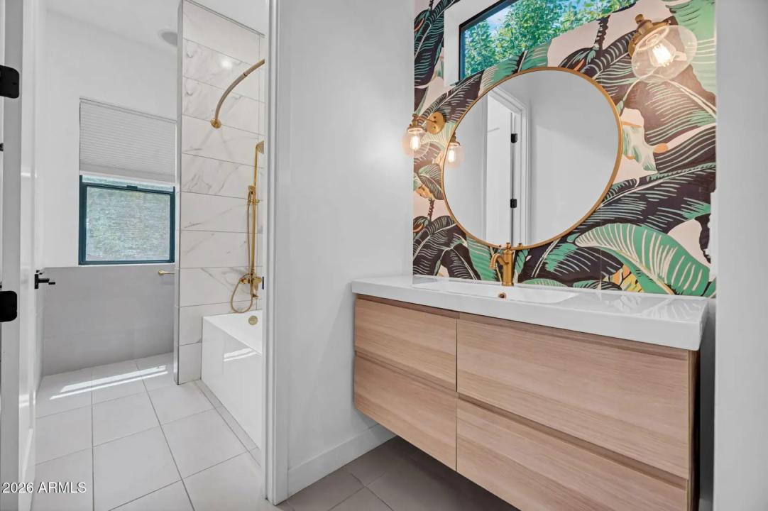 Real Estate Picture 33