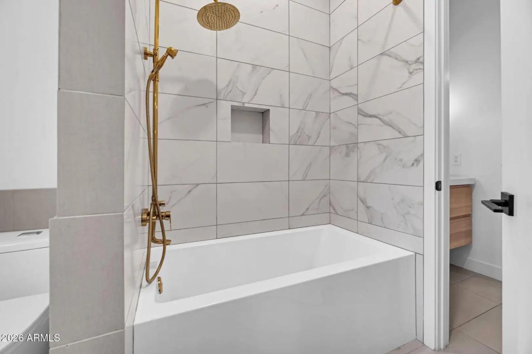Real Estate Picture 32